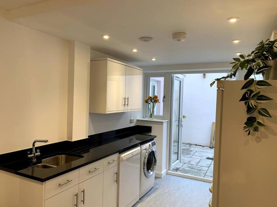 Newly Refurbished Uplyme Getaway Apartment Exterior foto